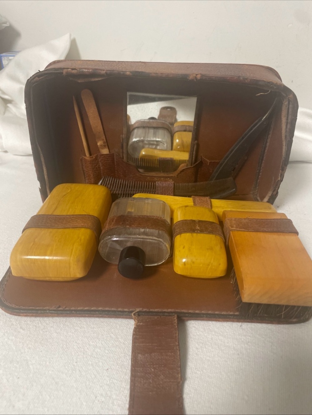 VTG 1950s Brown Worn Leather Vanity Kit Grooming Travel Case MCM Mad Men Barber
